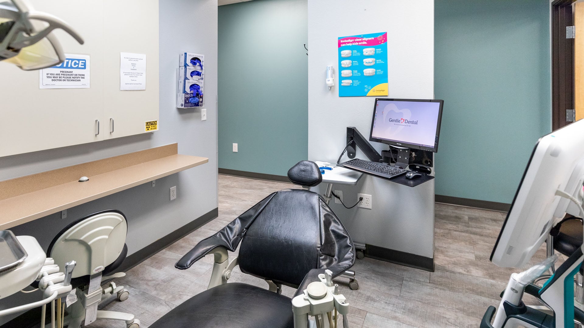 local-dentist-modern-dental-treatment-room_gentle-dental-courtyard-plaza-optimized-3
