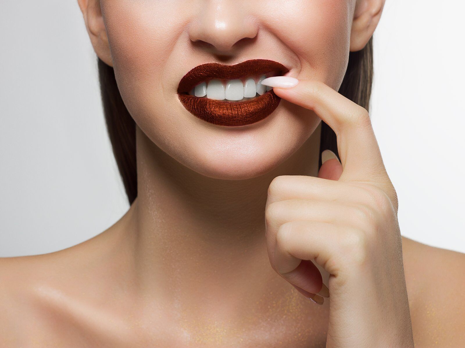 Waterpik vs. Floss: Dentist’s Guide to Healthier Gums