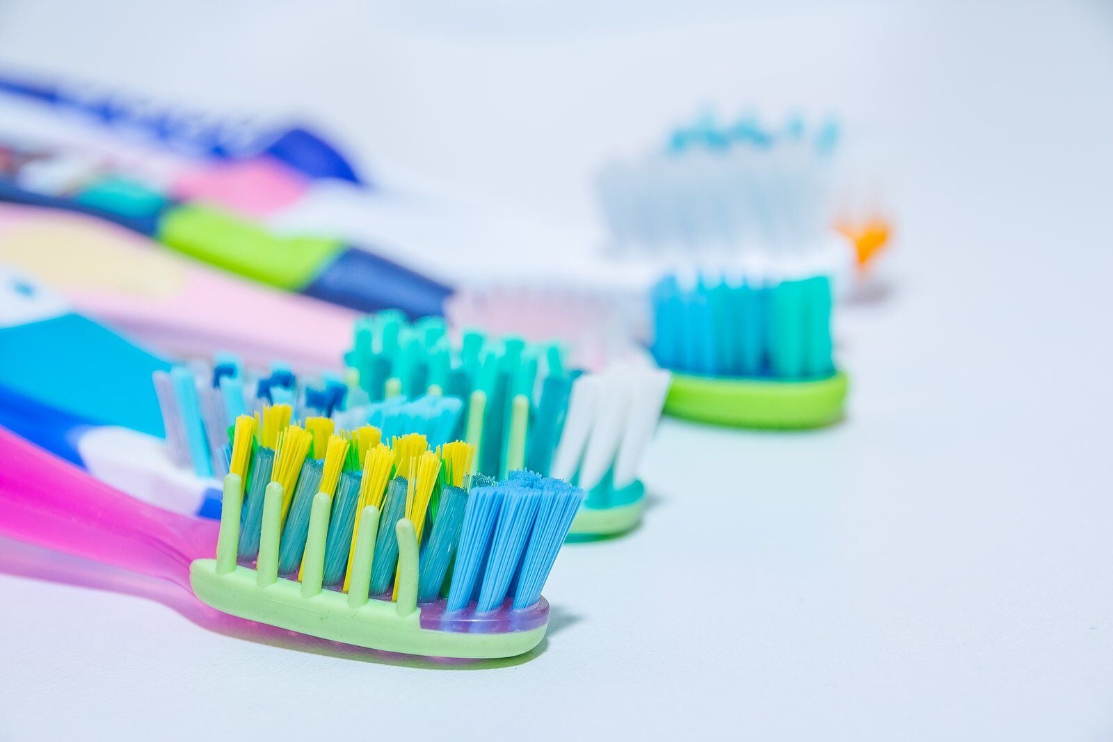 Toothbrush Buying Guide: Find the Best Fit for Healthy Smiles