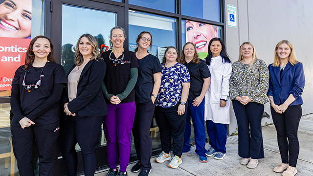dental-care-team-photo_Gentle-Dental-Lebanon