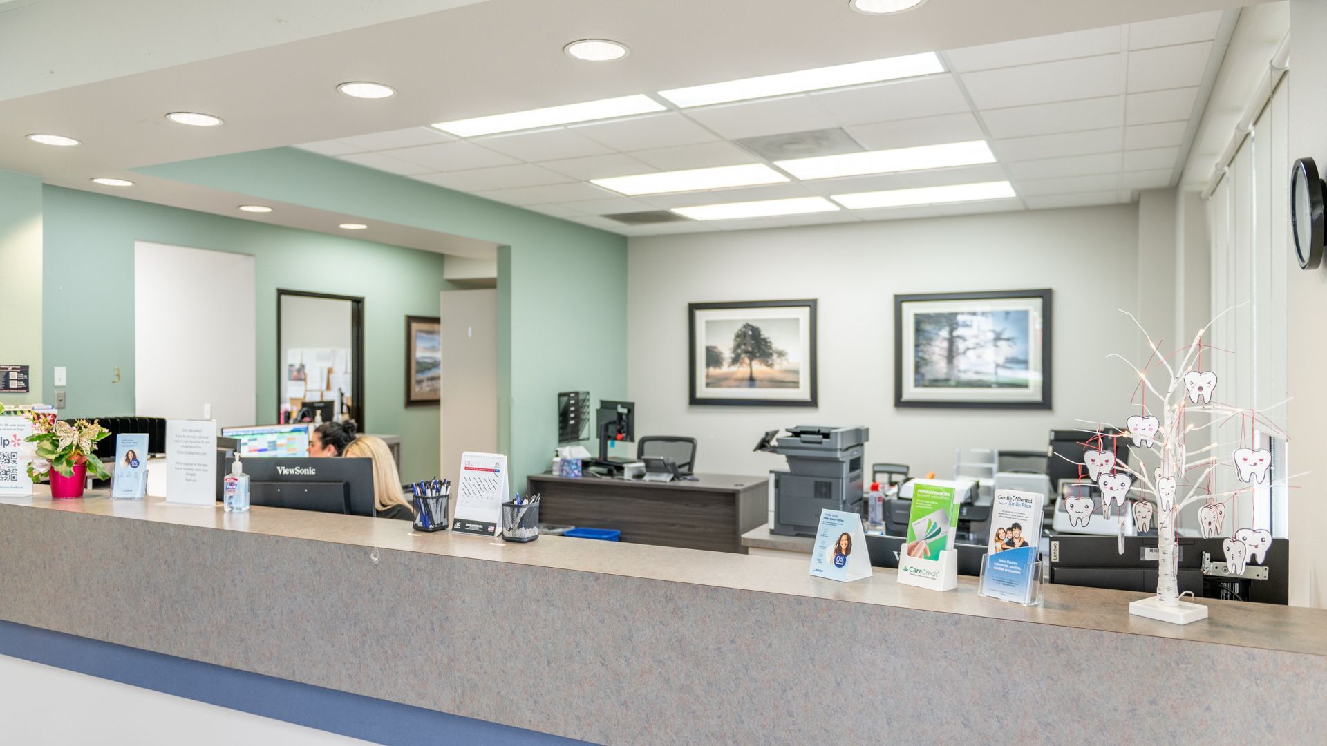 dental-clinic-reception-area_Gentle-Dental-Oregon-City(1)