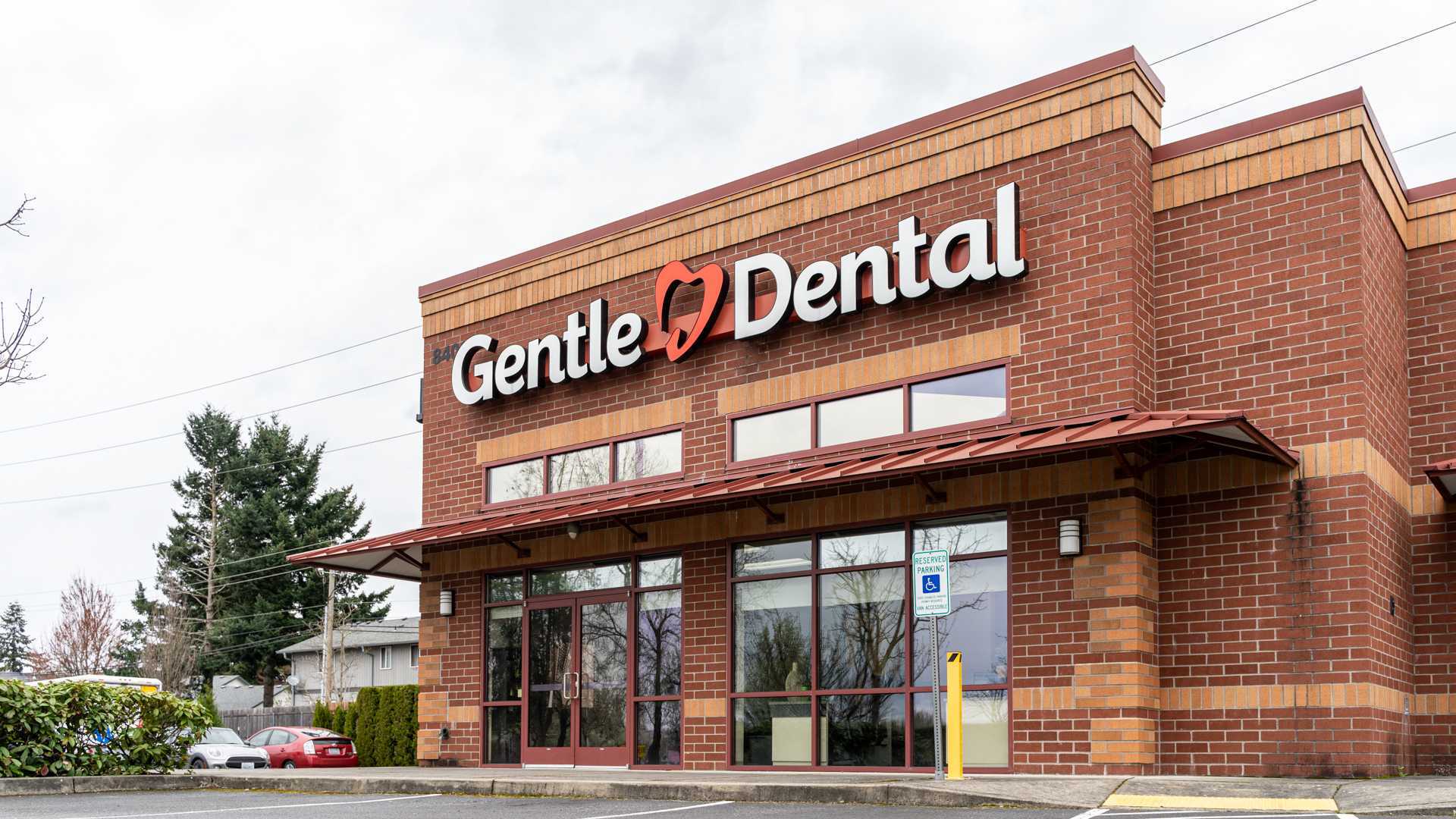 dental-office-front-signage_Gentle-Dental-Vancouver-Mall(1)