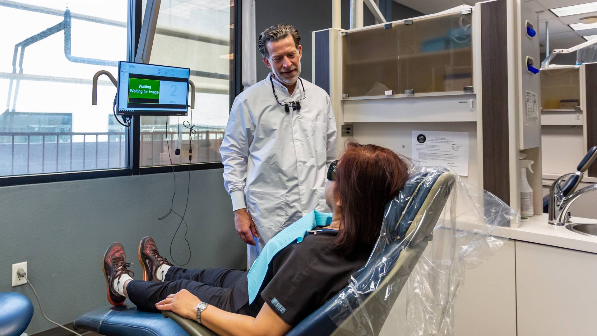 general-dentist-action-shot_Gentle-Dental-Spanish-Trail